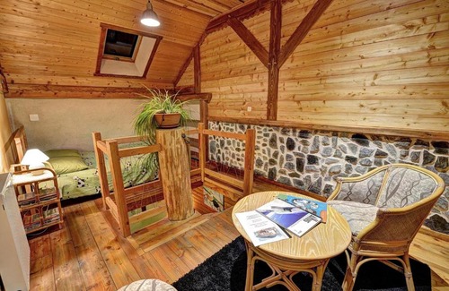 Saint-Martin-de-Queyrieres Cama Y Desayuno | Chambres d'Hôte le Brin de Paille
