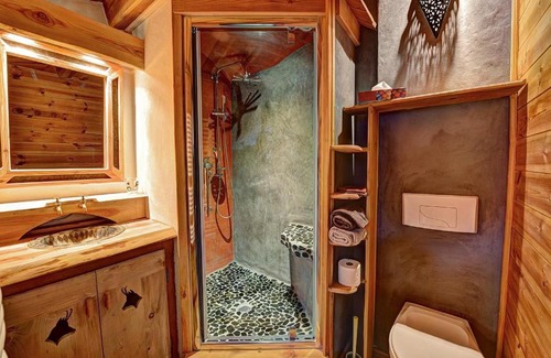 Saint-Martin-de-Queyrieres Cama Y Desayuno | Chambres d'Hôte le Brin de Paille
