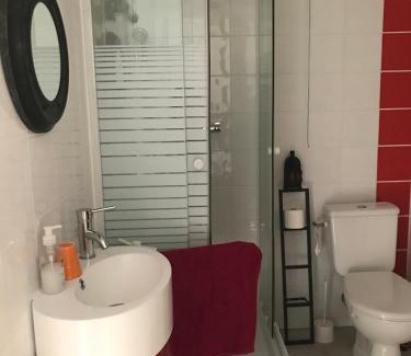 La Chapelle-dʼAngillon Casa | Chambre indépendante privée avec salle de bain