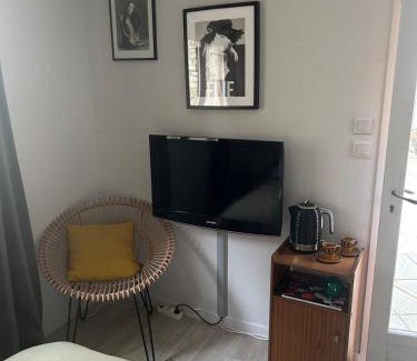 Villeneuve-les-Avignon Apartamento | Chambre indépendante Les Chênes