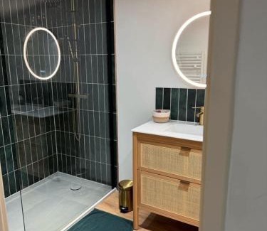 Romilly-sur-Andelle Casa | Chambre indépendante avec salle de bain et toilettes
