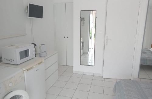 Saint-Maximin-la-Sainte-Baume Casa | Chambre Indépendante sur terrain avec piscine