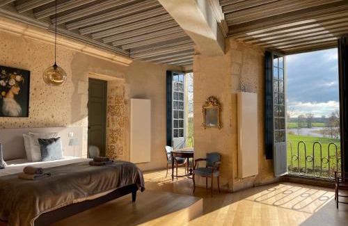 Saincaize-Meauce Casa | Chambre Isabeau de Sully au château de Meauce