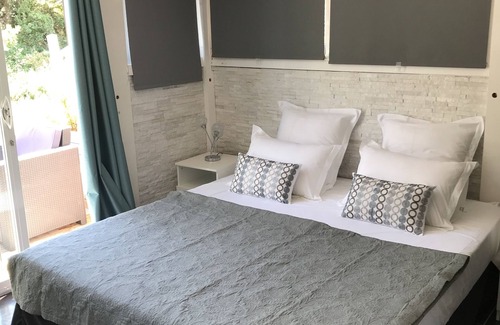 Puechabon Cama Y Desayuno | Chambre "La Liquière" en Chambres D'hôtes, Piscine, Proche St Guilhem le Désert