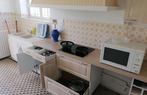 Savigne-lʼEveque Casa | Chambre parquet flottant chez l'habitant