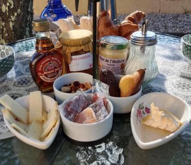 Ruoms Cama Y Desayuno | chambre plus salon 25 M2 et table d'hôtes Ruoms 2
