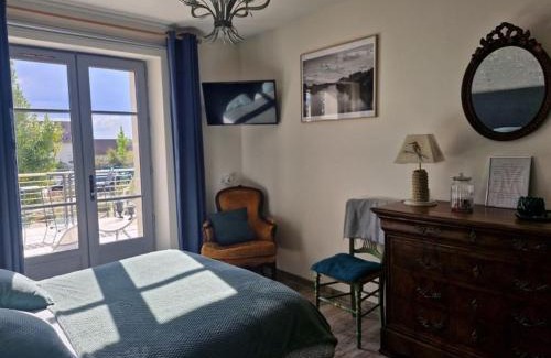 Briare Cama Y Desayuno | Chambre PMR tout confort avec terrasse en bord de canal, animaux acceptés, proche centre-ville de Briare - FR-1-590-368