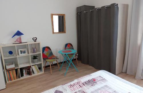 Meze Casa | Chambre près de l'étang de thau