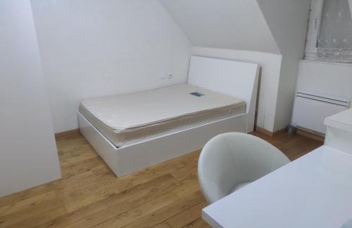 Bobigny Casa | Chambre privée à Bobigny -Salle de bain et toilettes communes, pas de cuisine, check-in après 19h
