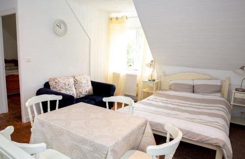 Laniscat Casa | Chambre privée à la campagne avec deux lits doubles petit déjeuner inclus