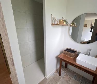 Moze-sur-Louet Casa | Chambre privée avec SDB et WC