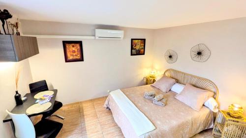 Razimbaud Casa | Chambre spacieuse, indépendante, 700m de la gare