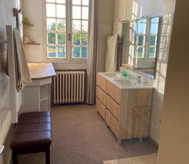 Thiel-sur-Acolin Casa | CHAMBRE SUITE - Entrée INDÉPENDANTE - Wifi Tv Sport - Chez L habitant