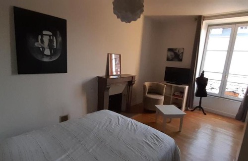 Conlie Cama Y Desayuno | Chambre tout confort à l'étage