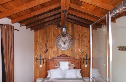 Lantignie Cama Y Desayuno | VIKING LODGE ROOM