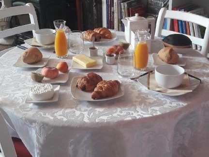 Chaniers Cama Y Desayuno | Chambres d'hôtes dans Maison de maître