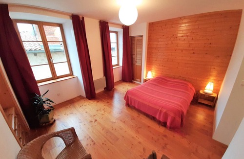 La Chaise-Dieu Cama Y Desayuno | Chambres D'hôtes, Avec Jardin, Dans une Bâtisse de Caractère en Pierre et Bois