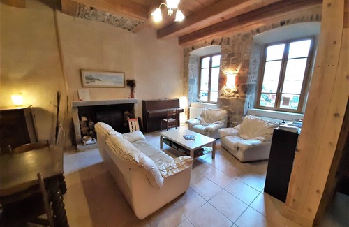 La Chaise-Dieu Cama Y Desayuno | Chambres D'hôtes, Avec Jardin, Dans une Bâtisse de Caractère en Pierre et Bois