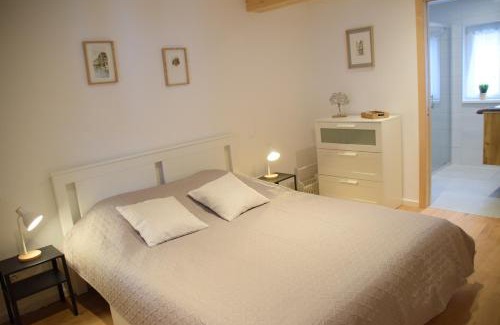 Rott Cama Y Desayuno | Chambres d'hôtes "La Petite Vallée"