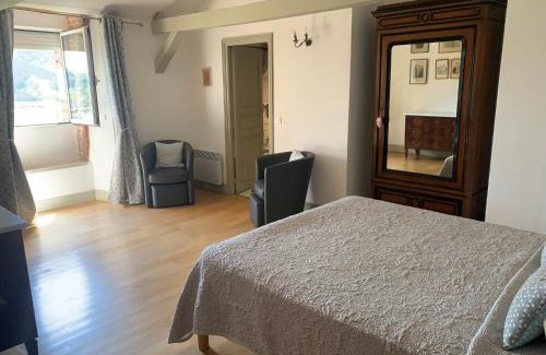 Tour-de-Faure Cama Y Desayuno | Chambres d'hôtes Maison Redon