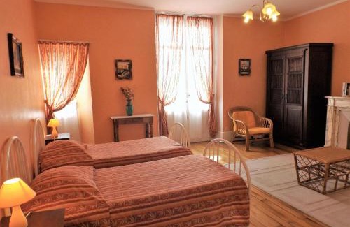 Mariol Cama Y Desayuno | Chambres et Tables d'Hotes Les Breuils