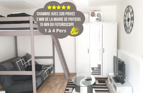 Poitiers Casa | Chambres Poitiers Centre Ville - Salle de Bain, Réfrigérateur, TV et machine à café privatifs - Cuisine commune - Terrasse - Hôtel de ville à 200m