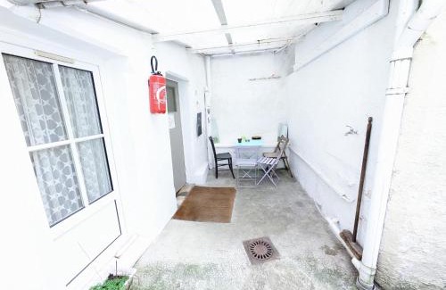 Poitiers Casa | Chambres Poitiers Centre Ville - Salle de Bain, Réfrigérateur, TV et machine à café privatifs - Cuisine commune - Terrasse - Hôtel de ville à 200m