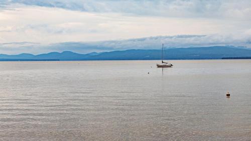 Malletts Bay Casa | Champ's Landing home