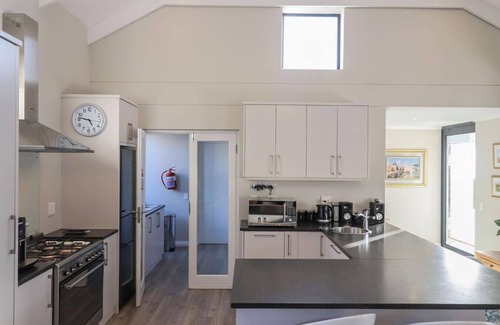 Vermont Casa | Champagne Air Luxury Villa with pool, pet friendly