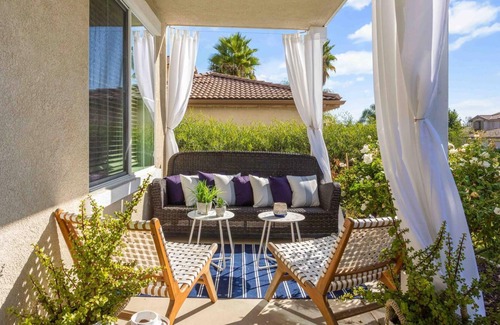 Winchester Casa | Champagne and Sunshine - Home with Pool & Jacuzzi