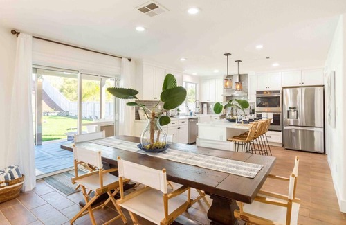Winchester Casa | Champagne and Sunshine - Home with Pool & Jacuzzi