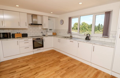 Nettlestone Cabaña | CHAMPAGNE, family friendly, character holiday cottage in Seaview
