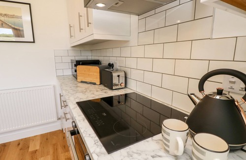 Nettlestone Cabaña | CHAMPAGNE, family friendly, character holiday cottage in Seaview