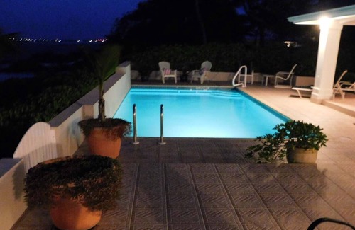 Rum Point Villa | Llega rápido y luego tómatelo con calma ... Relájate @Champagne Sunrise.