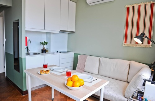 Santo Antonio Apartamento | Champagne Vibes in Lisbon - By Misha s Place 5c