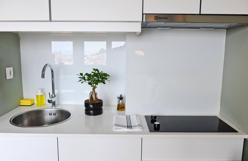 Santo Antonio Apartamento | Champagne Vibes in Lisbon - By Misha s Place 5c
