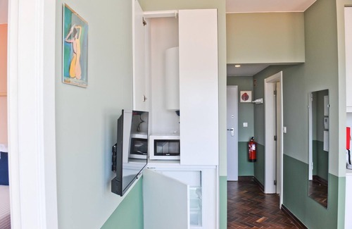 Santo Antonio Apartamento | Champagne Vibes in Lisbon - By Misha s Place 5c