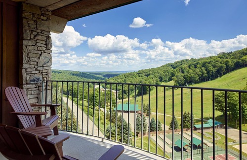 Seven Springs Apartamento | Champion Hotel | King Tower Room + Tower Side