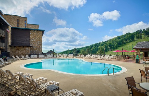 Seven Springs Apartamento | Champion Hotel | King Tower Room + Tower Side