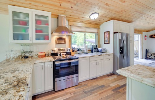 Champion Casa | Champion Vacation Rental with Fire Pit!