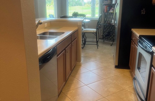 Naples Condominio | Championship Golf Course, amazing amenities!!