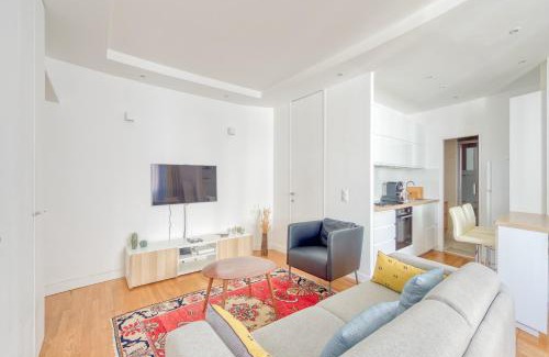 Champs-Elysees Apartamento | Champs Élysées 1BR Prime Location renovated
