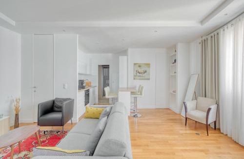 Champs-Elysees Apartamento | Champs Élysées 1BR Prime Location renovated
