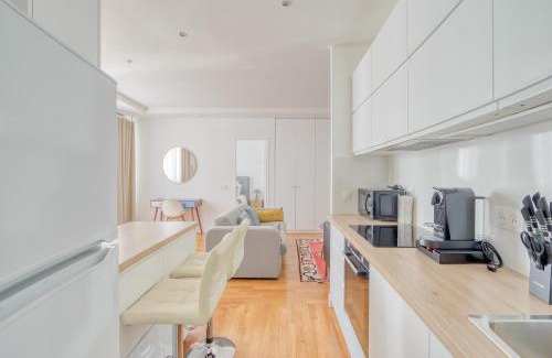 Champs-Elysees Apartamento | Champs Élysées 1BR Prime Location renovated