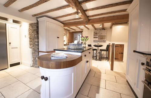 East Witton Cabaña | Chance Cottage is a picture postcard chocolate box cottage built in traditional Yorkshire stone, bur