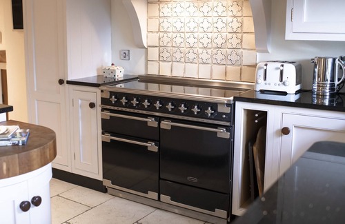 East Witton Cabaña | Chance Cottage is a picture postcard chocolate box cottage built in traditional Yorkshire stone, bur