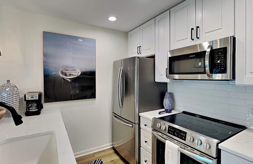 Key Allegro Condominio | Changes in Attitudes | Key Allegro Condo, Water Views, Pool Access + Boat Dock!