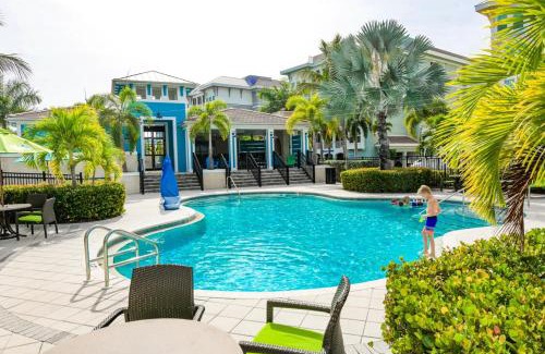 Whitney Beach Casa | Changes in Latitude 403