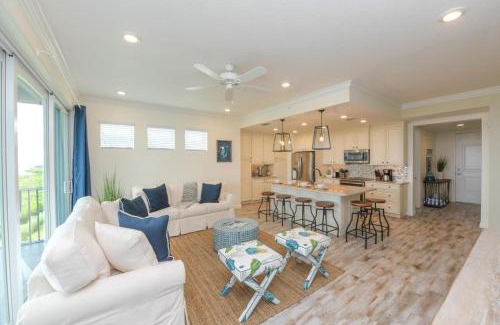 Whitney Beach Casa | Changes in Latitude 403