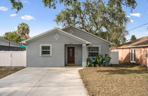 Tampa Casa | Channel Side,Down Town Tampa ,Ybor Palmetto Beach with pickle ball court
